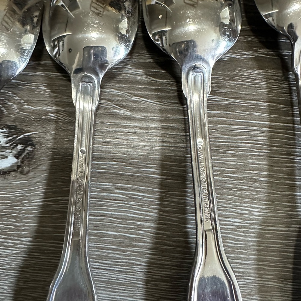Wallace 18/10 Stainless Silver Flatware Set - Classic Pattern - Picture 8 of 9